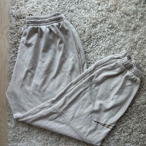 NIKE Cream Cinched-Ankle Relaxed Fit Joggers/Sweatpants